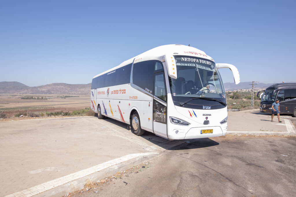 השכרת אוטובוס מפואר ל-56 עד 60 מקומות ממובילי נטופה